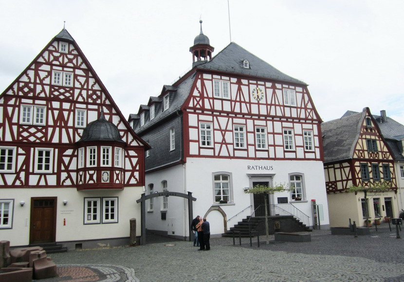 Rathaus und Marktplatz von Kirchberg