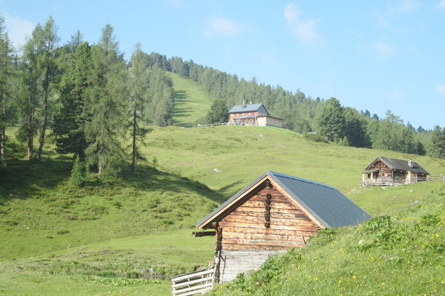 Brünner Hütte mit Alm + Skihang