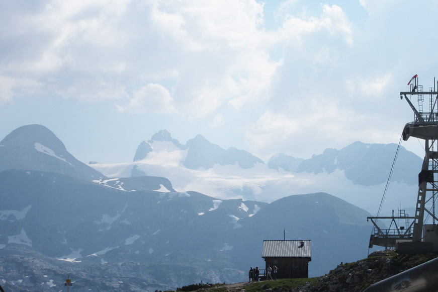 Dachsteingipfel mit Gletscher von der Krippenstein-Lodge