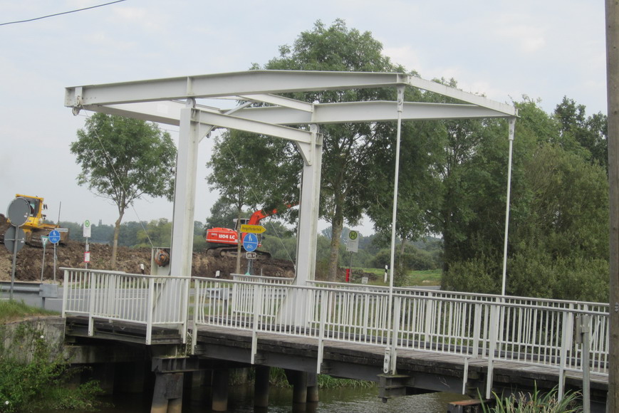 Klappbrücke über "Nordloher Kanal"
