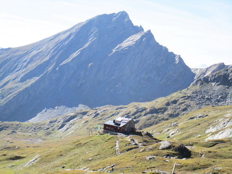 Sudetendeutsche Hütte 2650 m. mit Nussigkogel 2989 m.