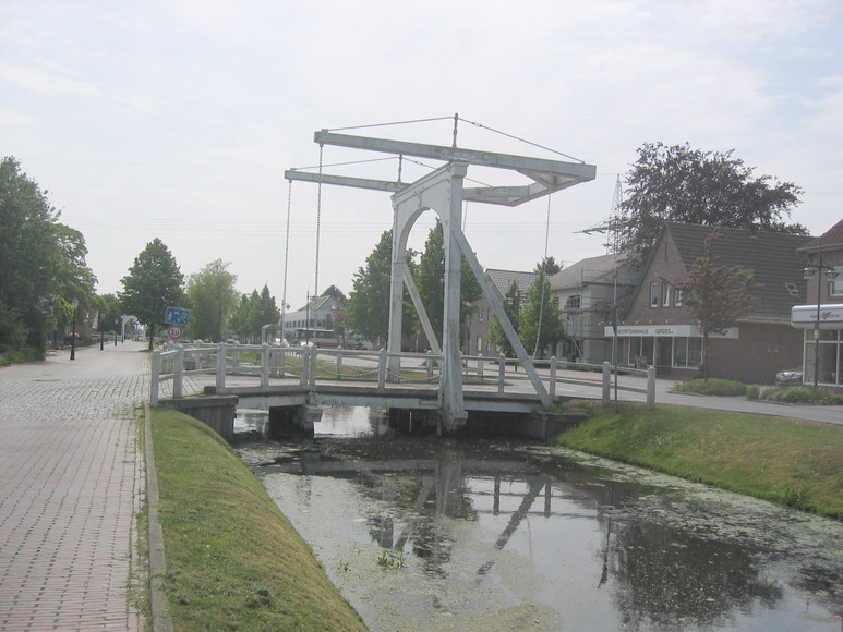 Klappbrücke am Splittingkanal bei Papenburg