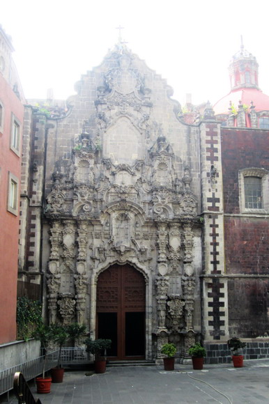 Kirchen-Fassade