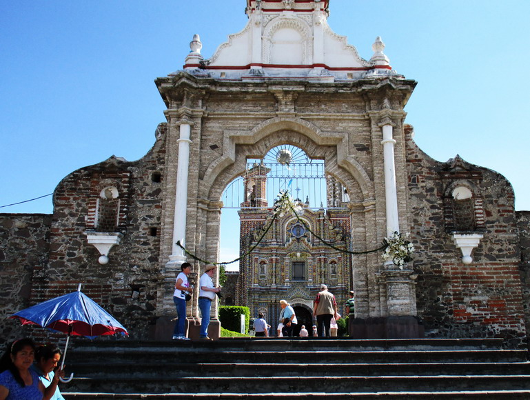 Eingang zu der Kirche Acatepec in Atlixco