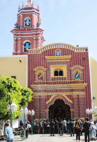 Kirche Tonantzintla in Atlixco mit Berdigung
