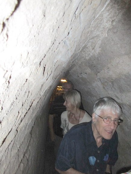 Tunnel unter der Choloula Pyramide