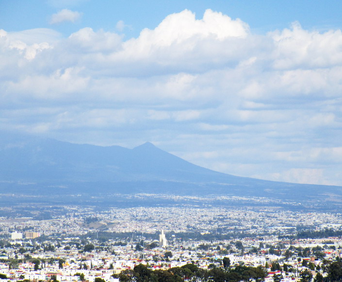 Linksseitig, leider in Wolken ist der Vulkan Popokatepedl 5465m. hoch