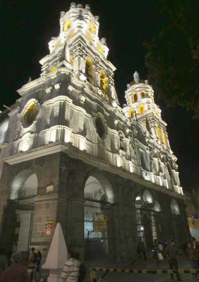 Der Dom von Puebla im Lichterglanz