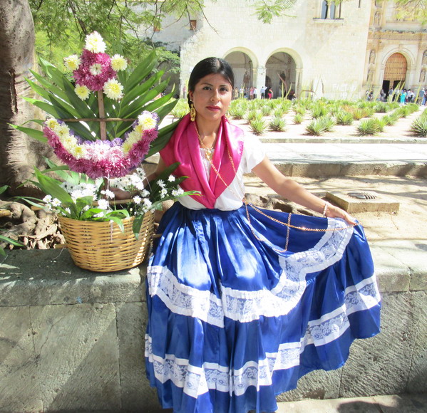 Blumen Verkäuferin vor der Kirche Santo Domingo