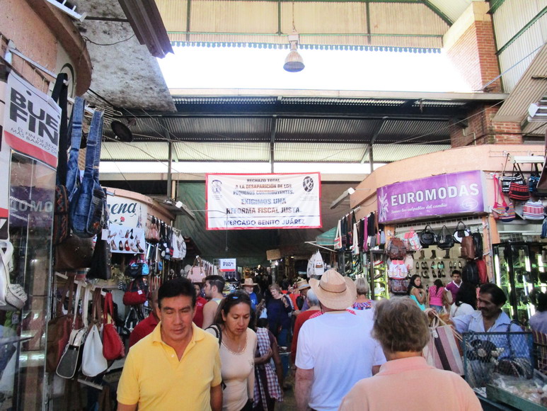 Markthalleneingang in Qaxaca