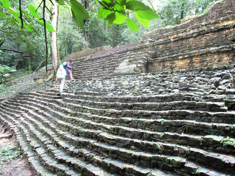 Man muß Fir sein um die Maya Anlagen von Oben zu sehen. Aber es lohnt sich.