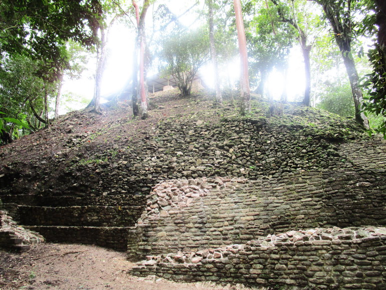 Ausgrabung in der Maya Stätte Palenque