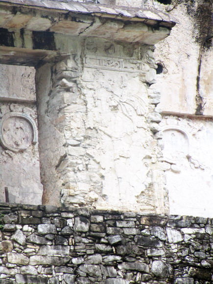 Bilder und Schriften in der Maya Stätte Palenque