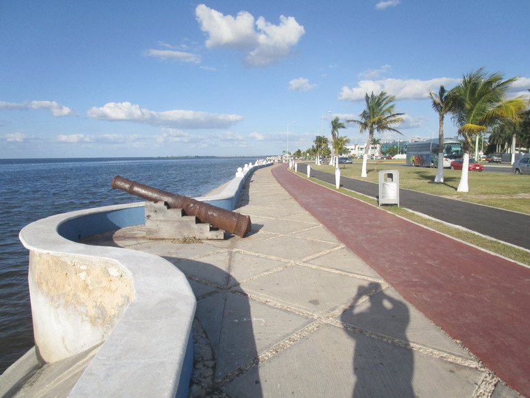 Campeche hat keinen Hafen, aber eine schöne Wasserstrasse.