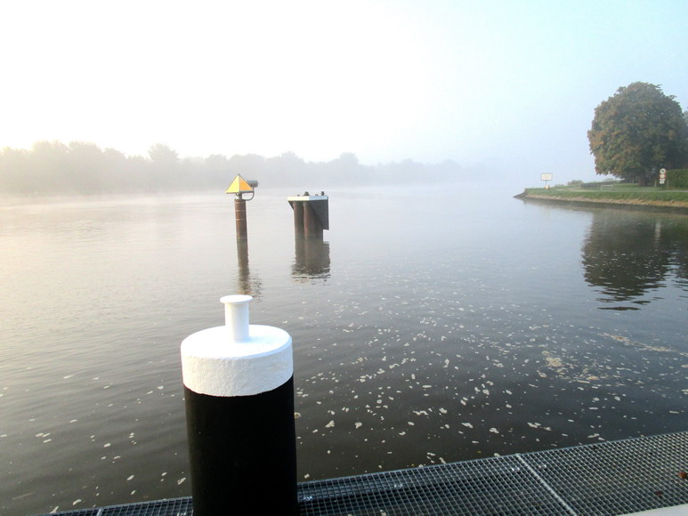 Nord-Ostsee-Kanal im Morgendunst