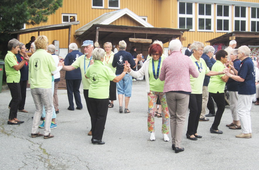 Kirch-Sonntags-Fest in Skaun      leider,  keiner in norwegischer Tracht