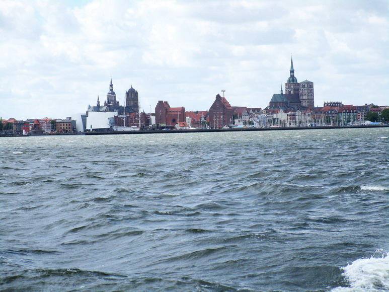Wasserseitiger Blick auf Stralsund
