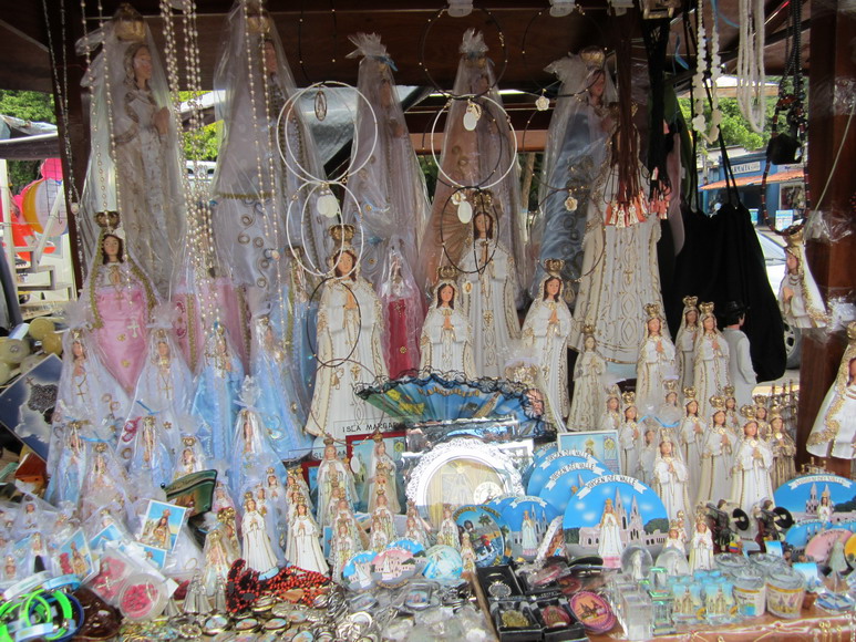 Madonnenmarkt vor der Kirche