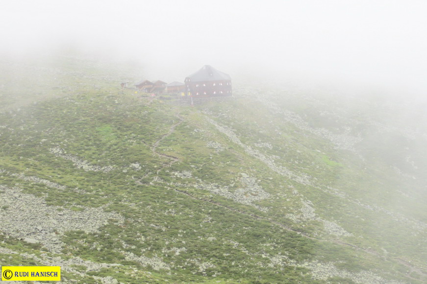 Lasoerlinghütte im Nebel