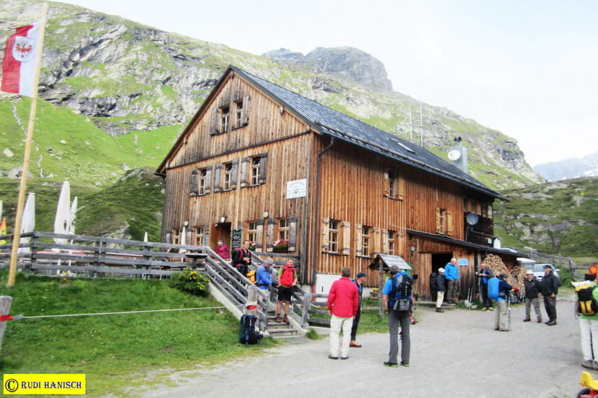 Wochenendbetrieb an der Johannis Hütte 2116 m.