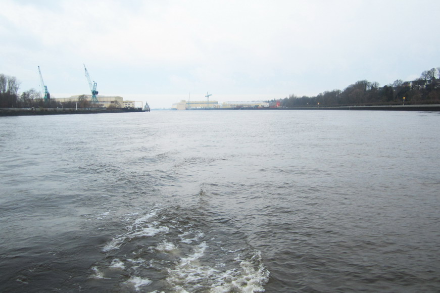 Blick von der Fähre Weserabwärts